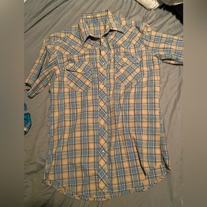 No size or brand listed but it is wrangler size medium